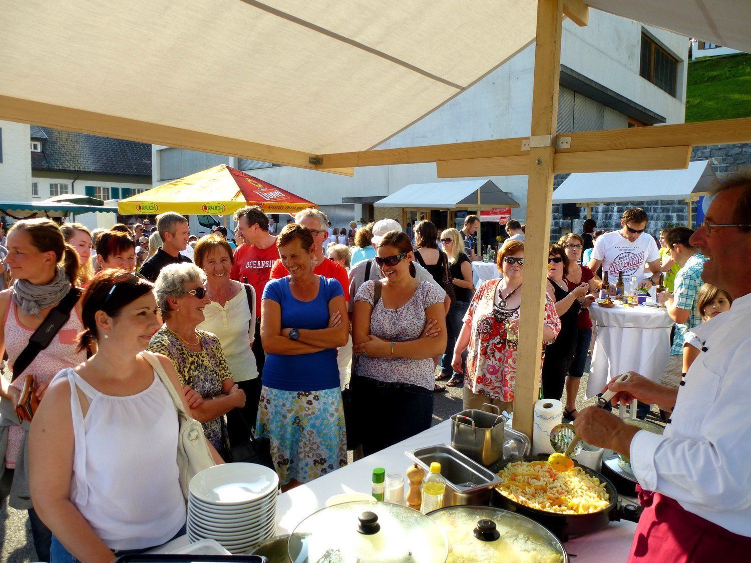 Genussvolle Stunden auf dem Dorfplatz in Doren am 9. August ab 17 Uhr. Genussvolle Stunden auf dem Dorfplatz in Doren am 9. August ab 17 Uhr.