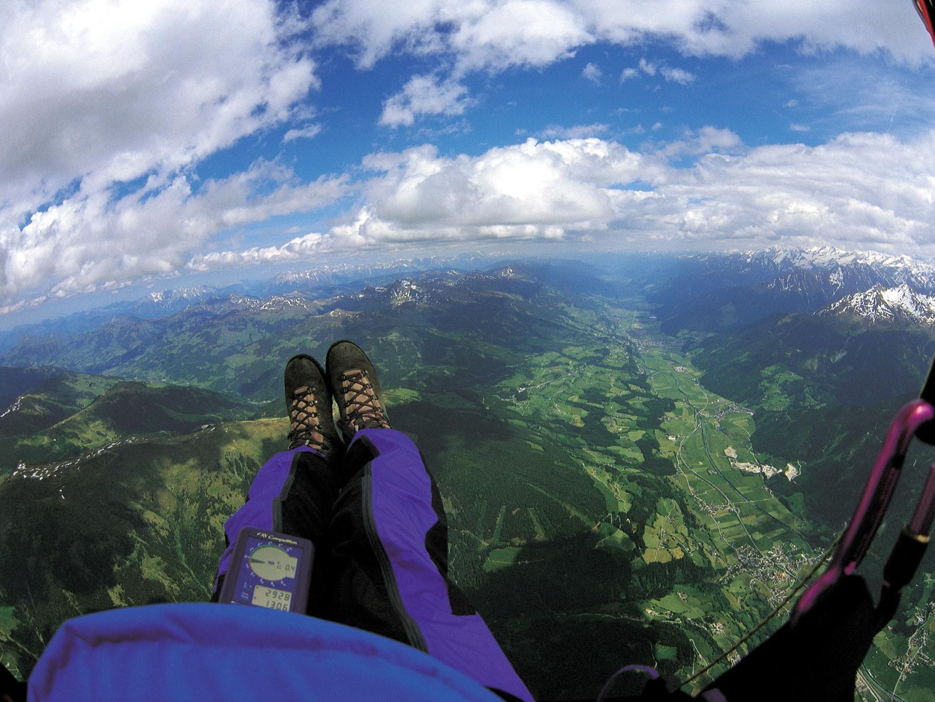 Paragleiter in Andelsbuch schwer verletzt. Paragleiter in Andelsbuch schwer verletzt.