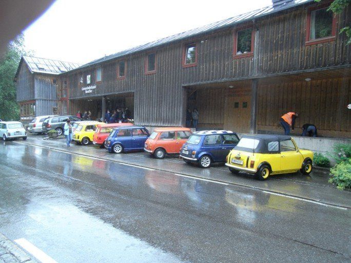 Die Mini Cooper beim Gemeindeamt Reuthe Die Mini Cooper beim Gemeindeamt Reuthe