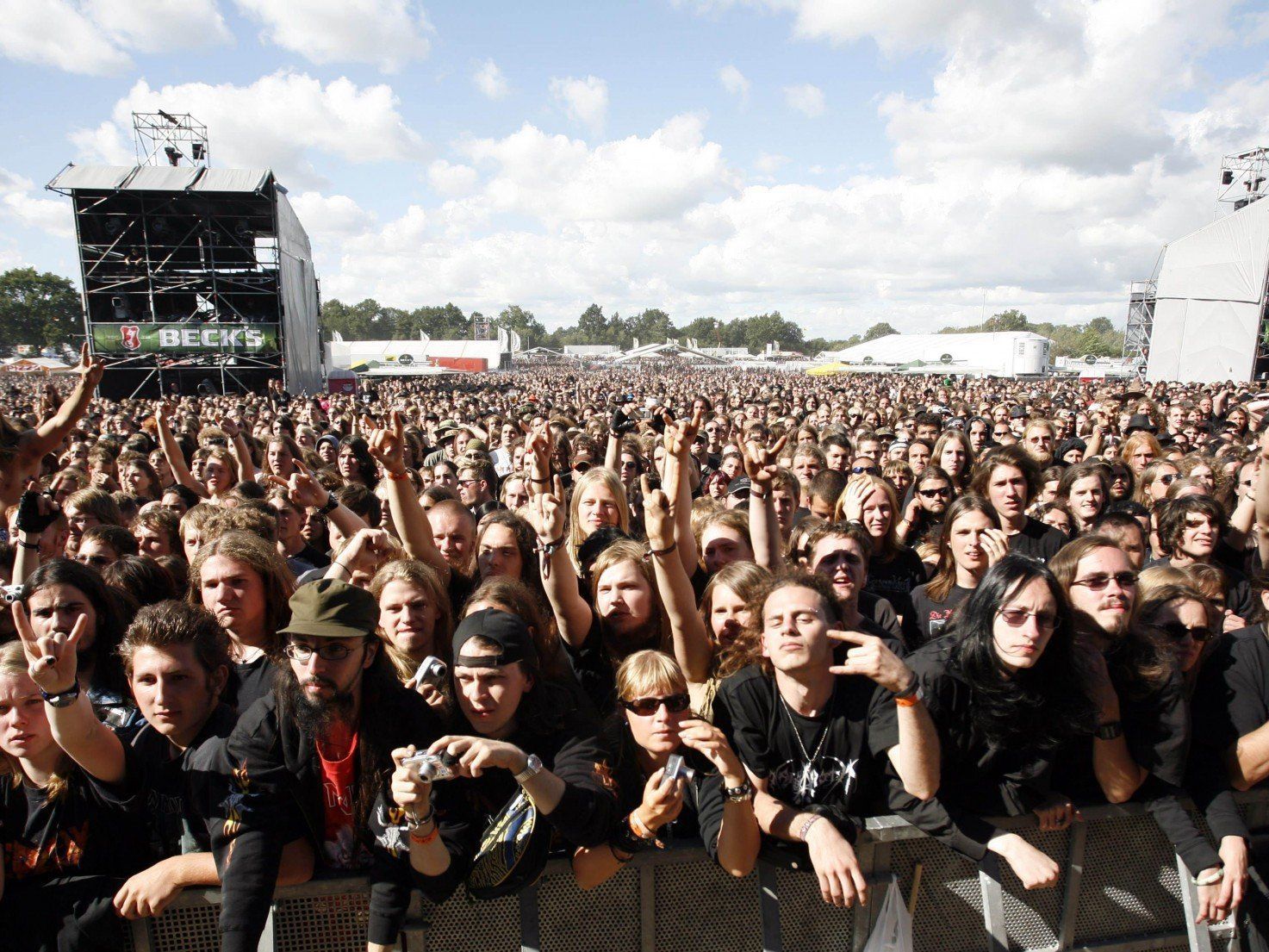 Dieses Wochenende findet wieder das Heavy-Metal-Festival in Wacken statt. Dieses Wochenende findet wieder das Heavy-Metal-Festival in Wacken statt.