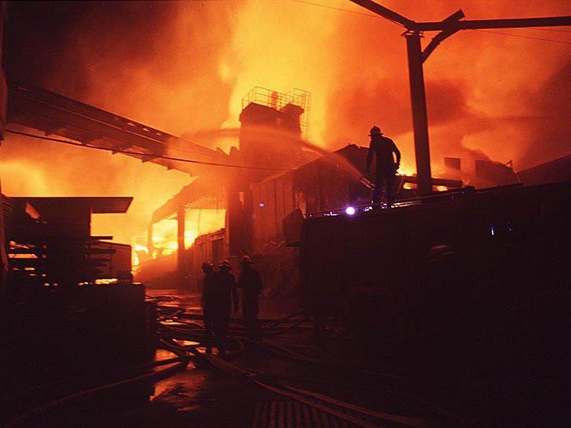 Großbrand im Holzbauwerk Kaufmann 1992.