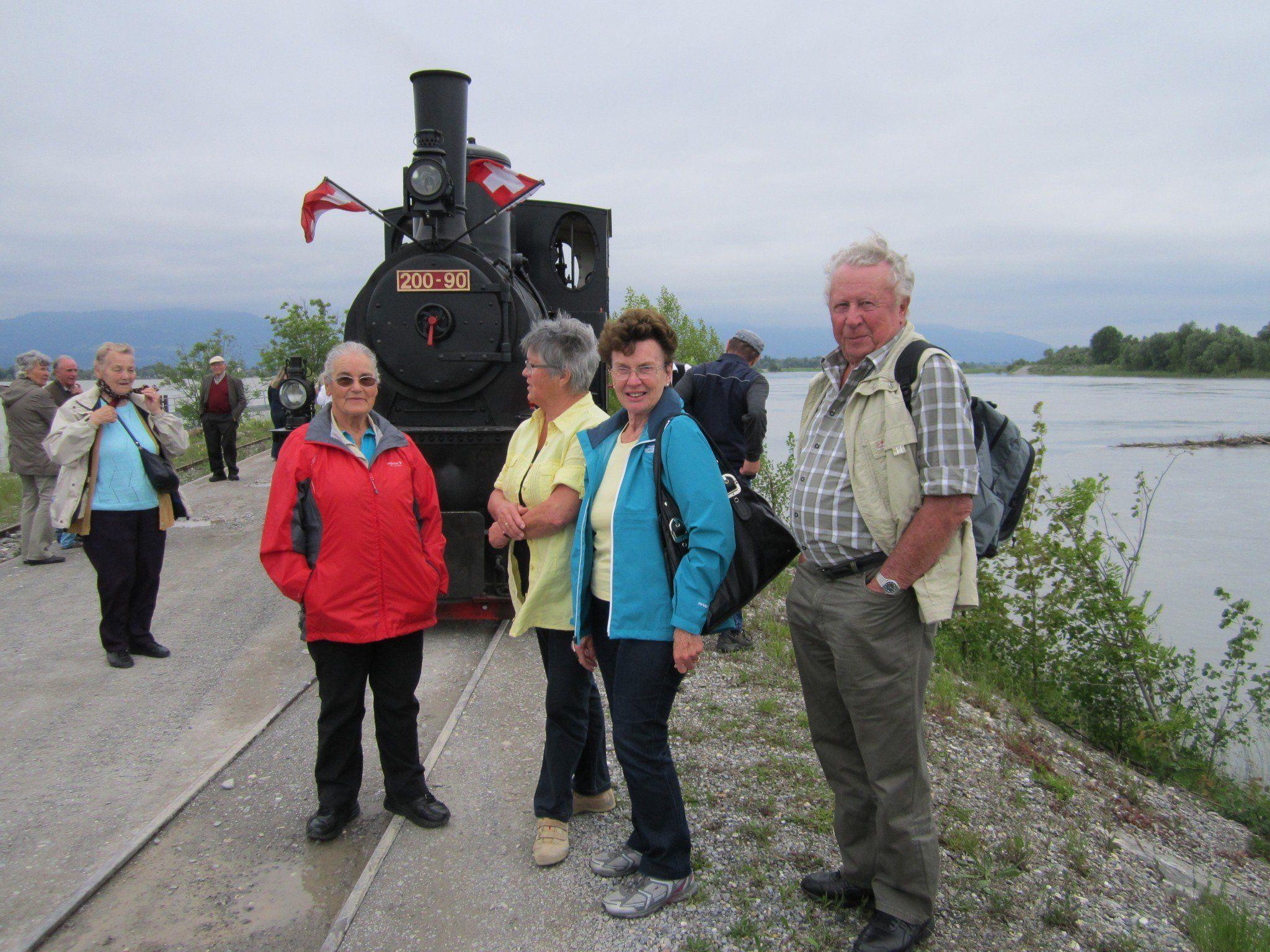 Die Röthner Senioren waren zum Rhein schauen eingeladen.