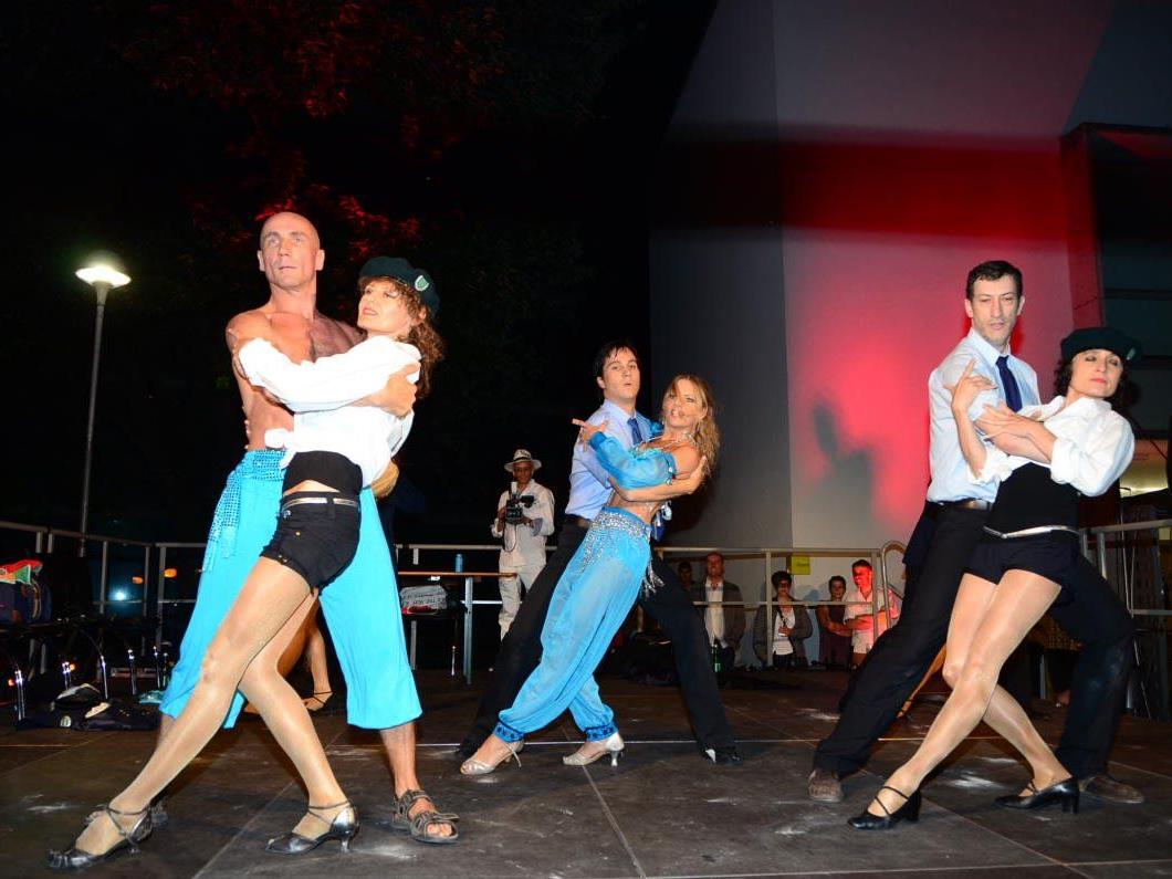 Mit einer fetzigen Show begeisterten die Tänzer vom  „Tanzzentrum Bodensee“.