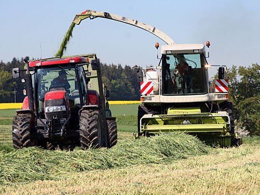 Im Bezirk Baden geschah ein Unfall mit einem Traktor Im Bezirk Baden geschah ein Unfall mit einem Traktor