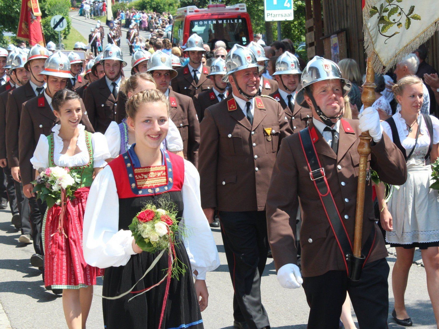 Festumzug bei Kaiserwetter durchs Bildsteiner Dorf. Festumzug bei Kaiserwetter durchs Bildsteiner Dorf.