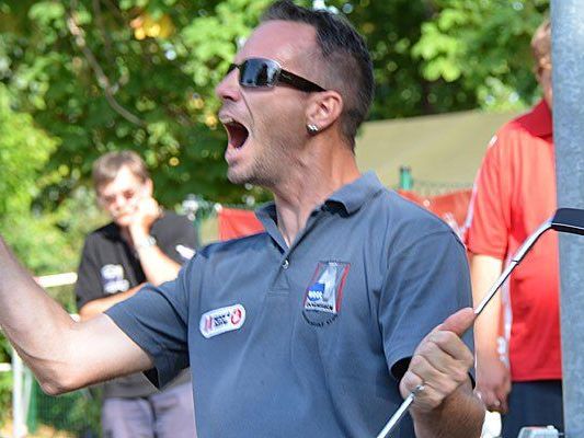 Günter Inmann jubelt über seinen Erfolg. Günter Inmann jubelt über seinen Erfolg.