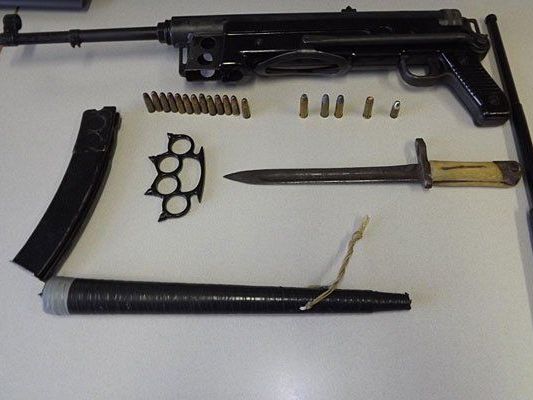 Diese Waffen wurden bei dem 49-Jährigen entdeckt Diese Waffen wurden bei dem 49-Jährigen entdeckt