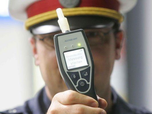 Beide Alkolenker hatten fast zwei Promille. Beide Alkolenker hatten fast zwei Promille.