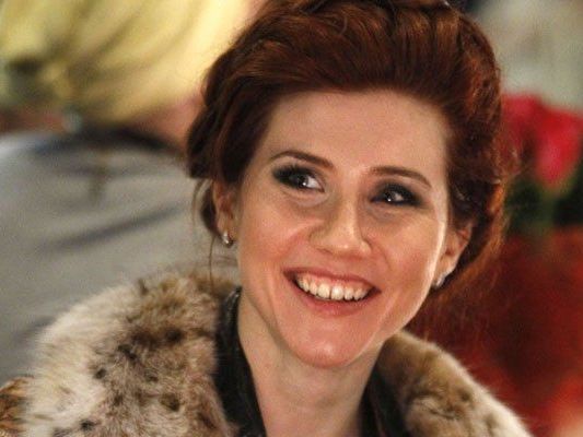 "Snowden, willst Du mich heiraten?", fragt Anna Chapman auf Twitter. "Snowden, willst Du mich heiraten?", fragt Anna Chapman auf Twitter.