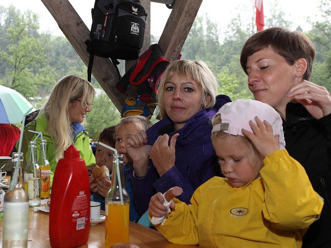 Keine Angst vor Hunden zeigten die Volksschüler aus Alberschwende Keine Angst vor Hunden zeigten die Volksschüler aus Alberschwende