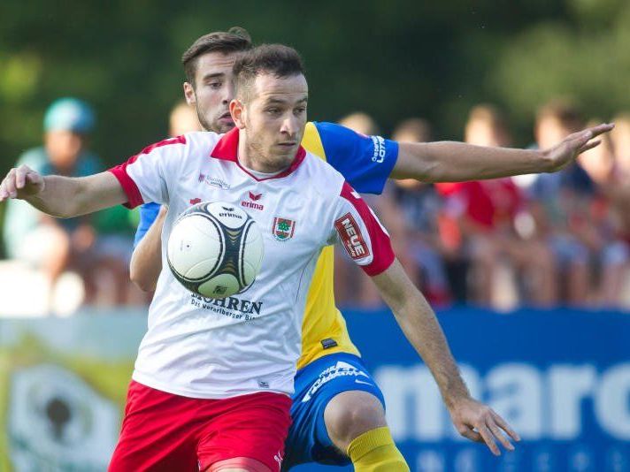 Symbolbild: Viele heimische Klubs vertrauen auf die ausländischen Kicker. Symbolbild: Viele heimische Klubs vertrauen auf die ausländischen Kicker.