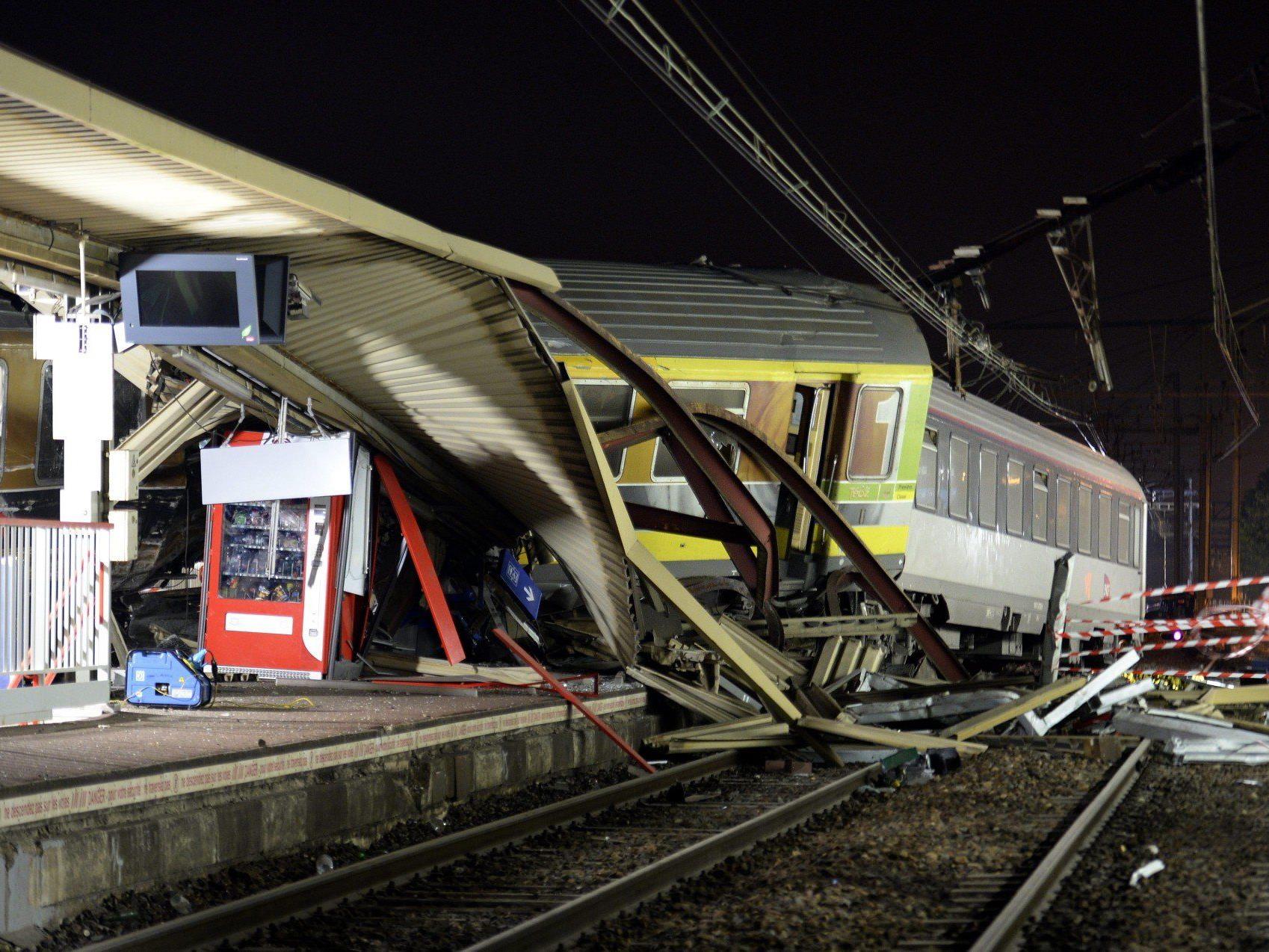 Unglück am Bahnhof von Bretigny-sur-Orge fordert Tote.
