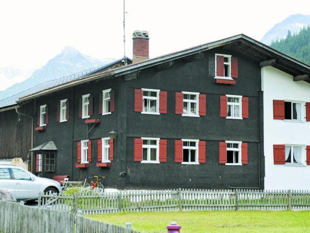 Im Besitz des EU-Parlamentariers Martin und soll renoviert werden: ein Wohnhaus ohne Stall. Im Besitz des EU-Parlamentariers Martin und soll renoviert werden: ein Wohnhaus ohne Stall.
