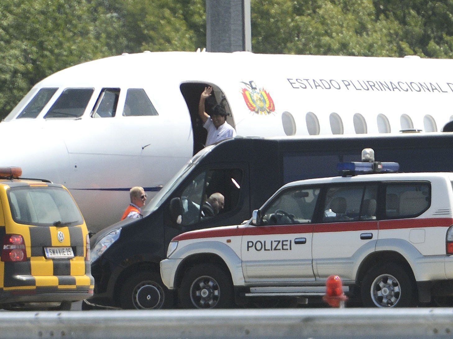 Der bolivische Präsident Evo Morales kurz vor dem Abflug am Mittwoch, 3. Juli, am Flughafen Wien-Schwechat. Der bolivische Präsident Evo Morales kurz vor dem Abflug am Mittwoch, 3. Juli, am Flughafen Wien-Schwechat.