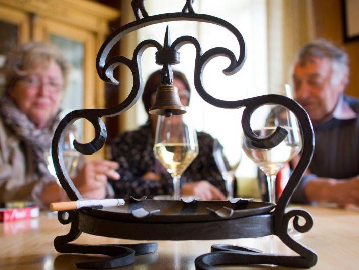 Laut Verwaltungsgerichtshof darf der Eingang nicht mehr im Raucherbereich liegen. Laut Verwaltungsgerichtshof darf der Eingang nicht mehr im Raucherbereich liegen.