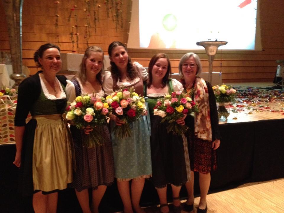 Veronika Schwärzler, Lehrling der Blumenbindern Heidi Maurer in Lingenau, freut sich über die Auszeichnung „Beste Nachwuchsfloristin Österreichs“.