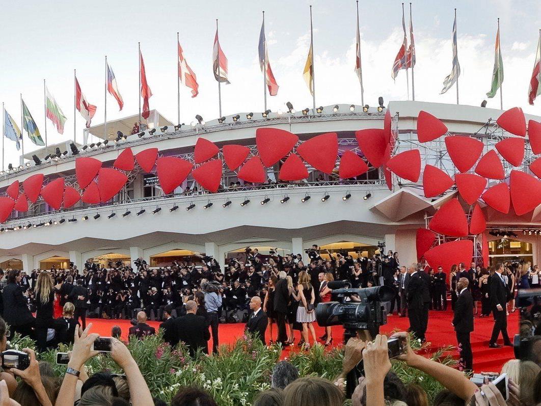 Die Filmfestspiele in Venedig wurden am Mittwoch offiziell eröffnet. Die Filmfestspiele in Venedig wurden am Mittwoch offiziell eröffnet.