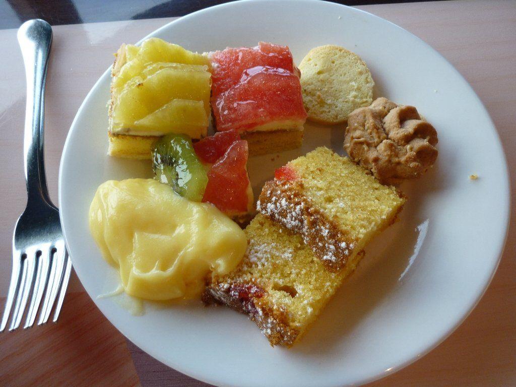 Wer Halbpension bucht, erhält für gewöhnlich Frühstück und Abendessen. Das Plus wertet die Halbpension um kostenfreie Getränke auf. Wer Halbpension bucht, erhält für gewöhnlich Frühstück und Abendessen. Das Plus wertet die Halbpension um kostenfreie Getränke auf.