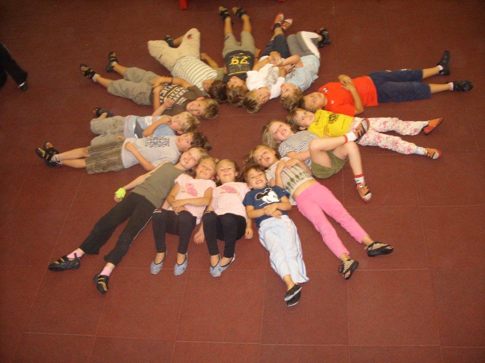 In der K1 Kletterhalle Dornbirn werden Sommerkurse für Kinder und Jugendliche abgehalten. In der K1 Kletterhalle Dornbirn werden Sommerkurse für Kinder und Jugendliche abgehalten.