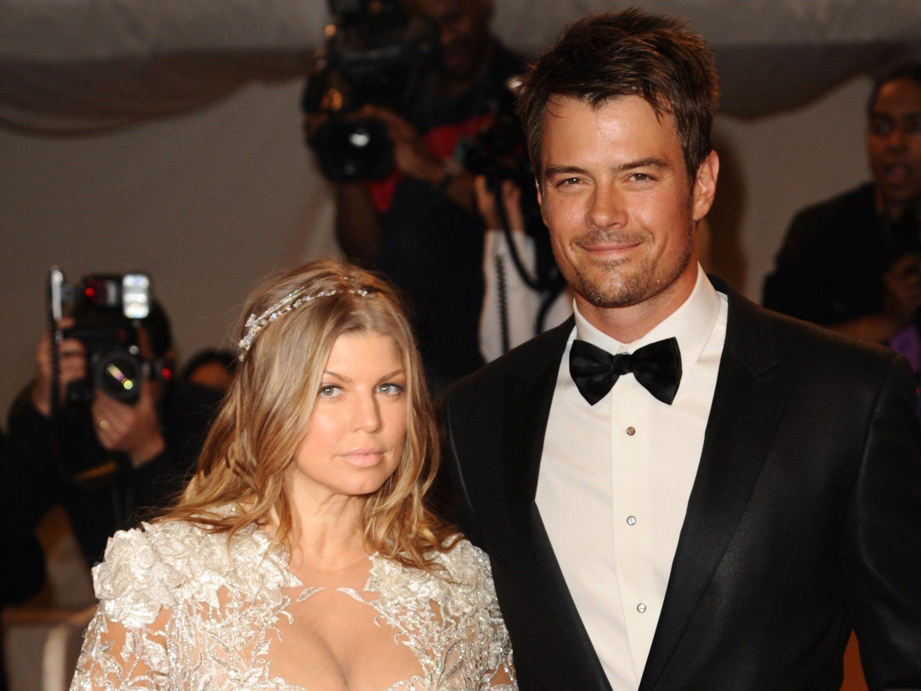 "Black Eyed Peas"-Sängerin Fergie und ihr Mann Schauspieler Josh Duhamel sind zum ersten Mal Eltern geworden. "Black Eyed Peas"-Sängerin Fergie und ihr Mann Schauspieler Josh Duhamel sind zum ersten Mal Eltern geworden.