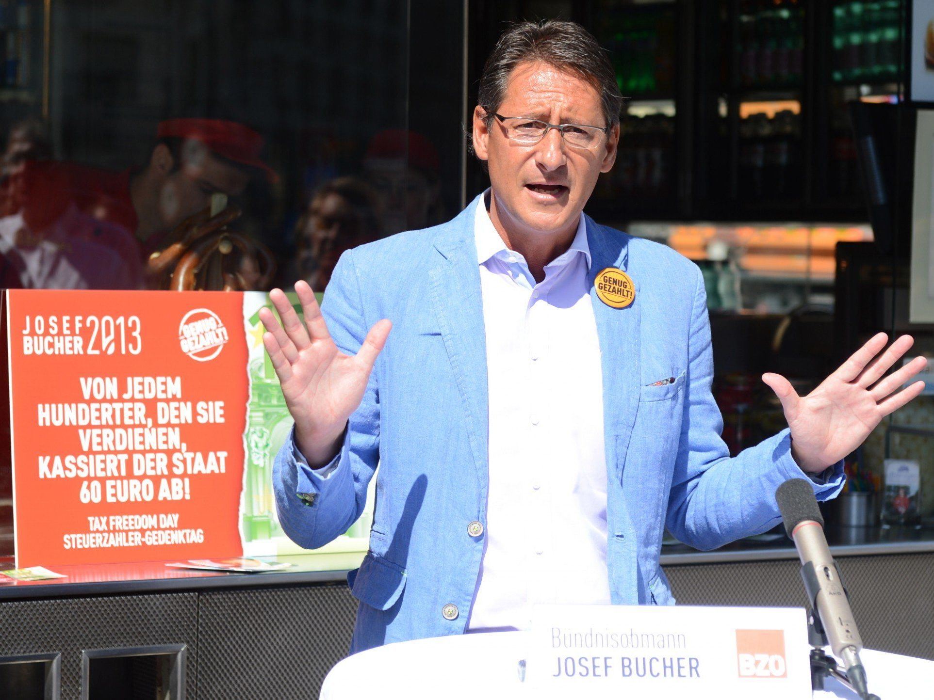 Josef Bucher am Montag, 5. August 2013, anl. des BZÖ "Tax Freedom Day 2013" beim Würstelstand Bitzinger am Albertinaplatz in Wien