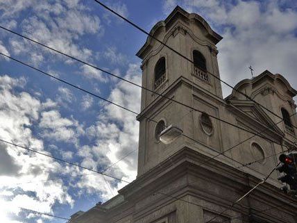 Die Gläubigen der Neulerchenfelder Kirche wollen weiterhin eine Übergabe an die serbisch-orthodoxe Gemeinde verhindern. Die Gläubigen der Neulerchenfelder Kirche wollen weiterhin eine Übergabe an die serbisch-orthodoxe Gemeinde verhindern.