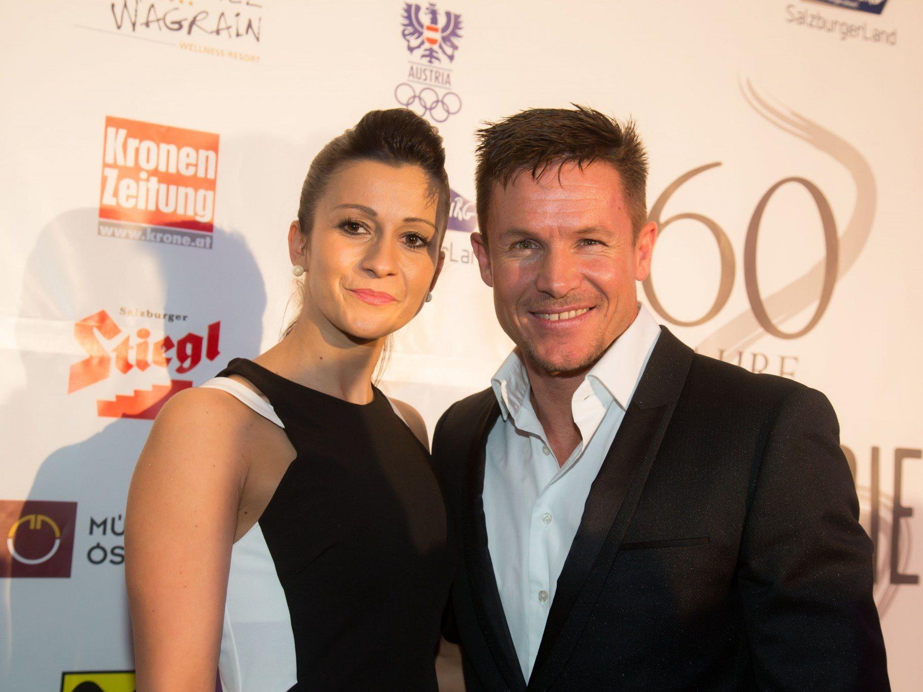 Felix Baumgartner und seine Freundin Nicole Öttl haben sich nach vier Jahren Beziehung getrennt. Felix Baumgartner und seine Freundin Nicole Öttl haben sich nach vier Jahren Beziehung getrennt.