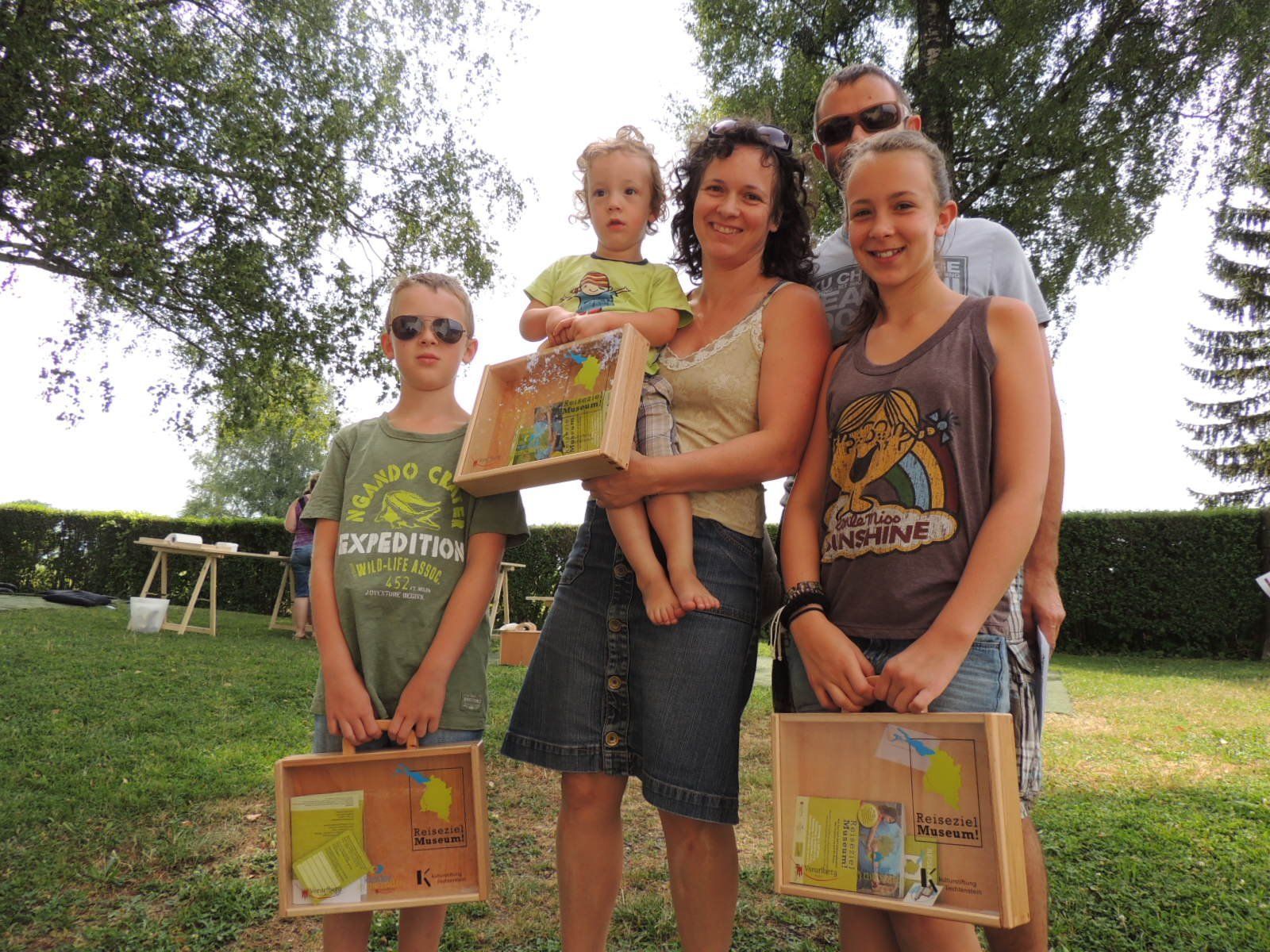 Emilia, Dorie und Leonie erkundeten mit ihren Eltern das Textildruckmuseum Emilia, Dorie und Leonie erkundeten mit ihren Eltern das Textildruckmuseum