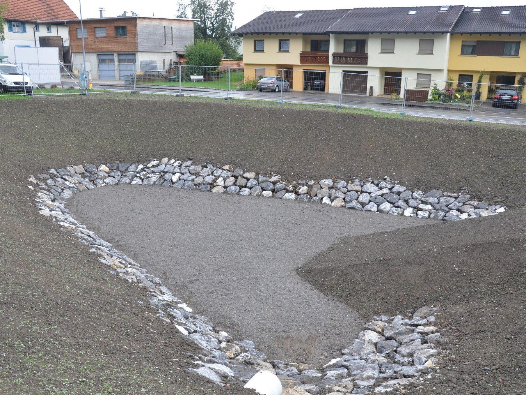 Die Gemeinde Röthis baut eine Versickerungsanlage als Schutzwasserprojekt im Märkenrain.