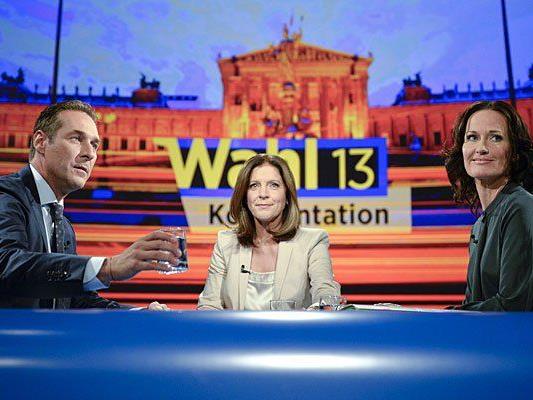 FPÖ-Chef Heinz-Christian Strache (l.), Moderatorin Ingrid Thurnher (m.) und Grünen-Chefin Eva Glawischnig beim TV-Duell