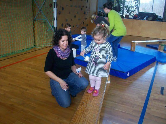 Beim Eltern-Kind-Turnen in Tschagguns wird der Bewegungsdrang der Kinder gestillt. Beim Eltern-Kind-Turnen in Tschagguns wird der Bewegungsdrang der Kinder gestillt.