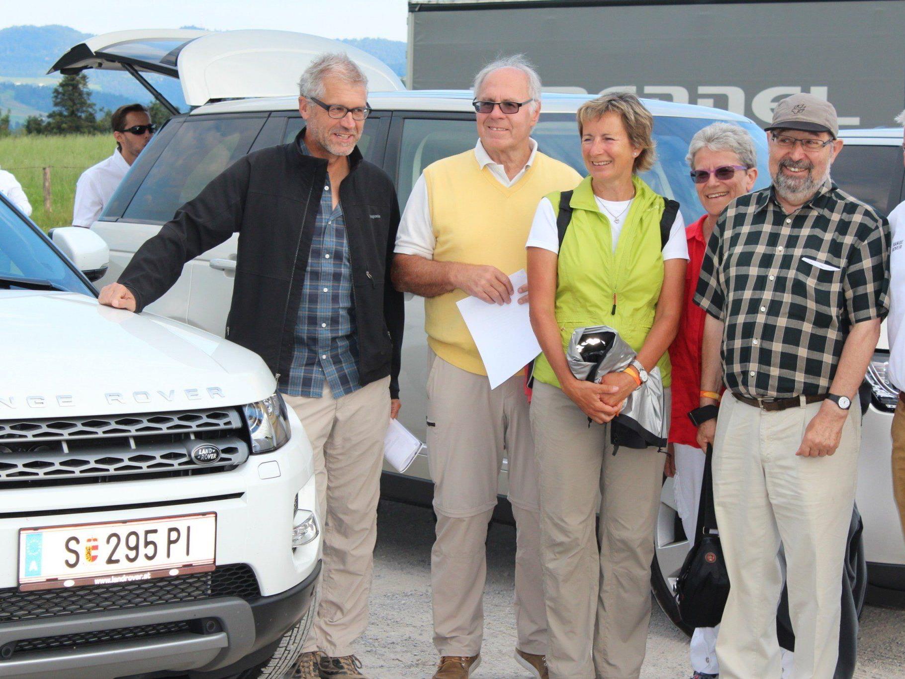 Der Range-Rover-Konvoi mit Dietmar Hörburger (re.) begleitete die Outdoor-Sportler.