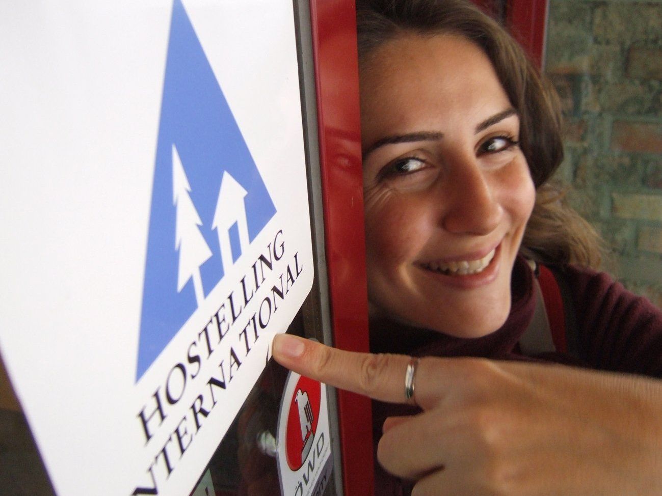 Mit dem Internationalen Jugendherbergsausweis reisen Jugendliche billiger. Mit dem Internationalen Jugendherbergsausweis reisen Jugendliche billiger.