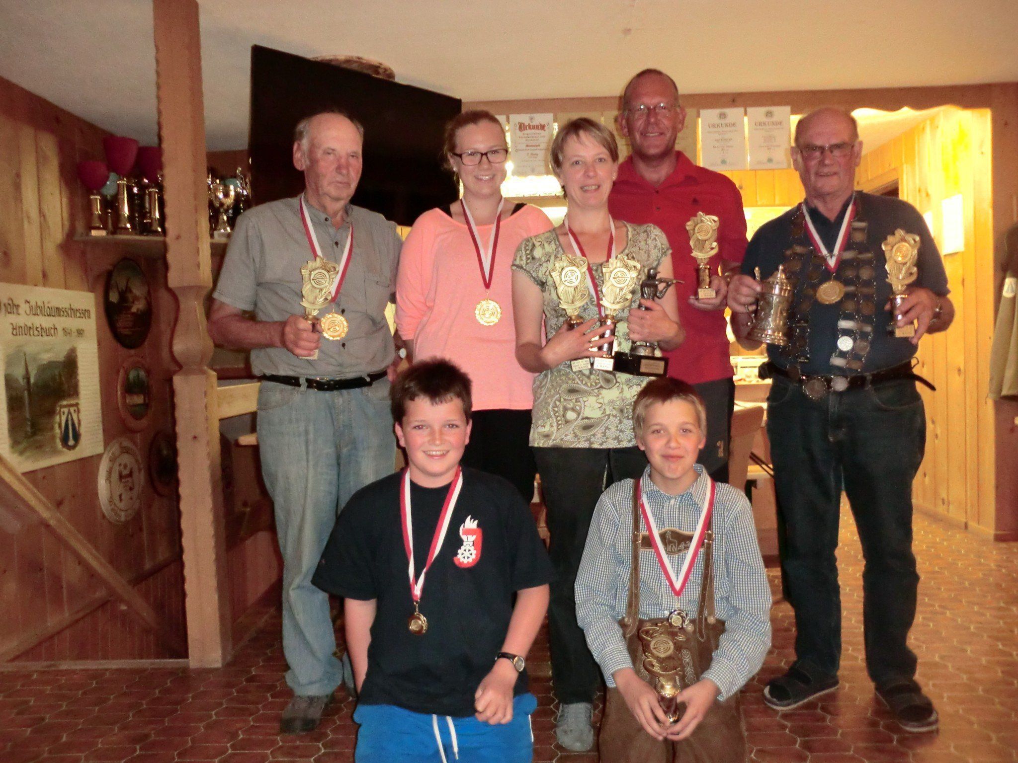 vorne v.l.n.r. Lukas Bader, Michael Metzler; hinten v.l.n.r. Wendel Kohler, Sabrina Hopfner, Waltraud Metzler, Walter Egender, Josef Kohler vorne v.l.n.r. Lukas Bader, Michael Metzler; hinten v.l.n.r. Wendel Kohler, Sabrina Hopfner, Waltraud Metzler, Walter Egender, Josef Kohler