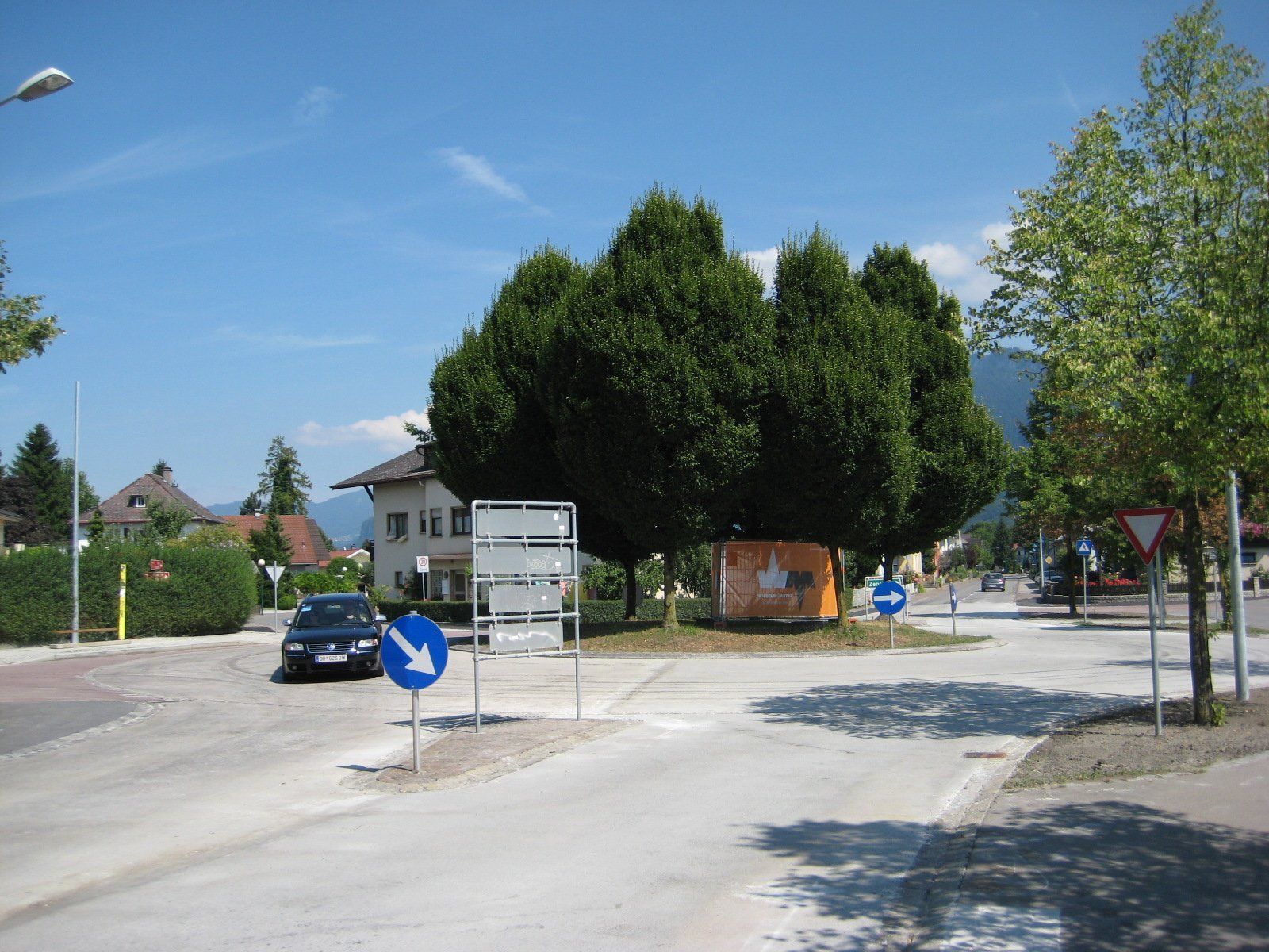 Der Kreisverkehr ist wieder ungehindert in alle Richtungen befahrbar. Der Kreisverkehr ist wieder ungehindert in alle Richtungen befahrbar.
