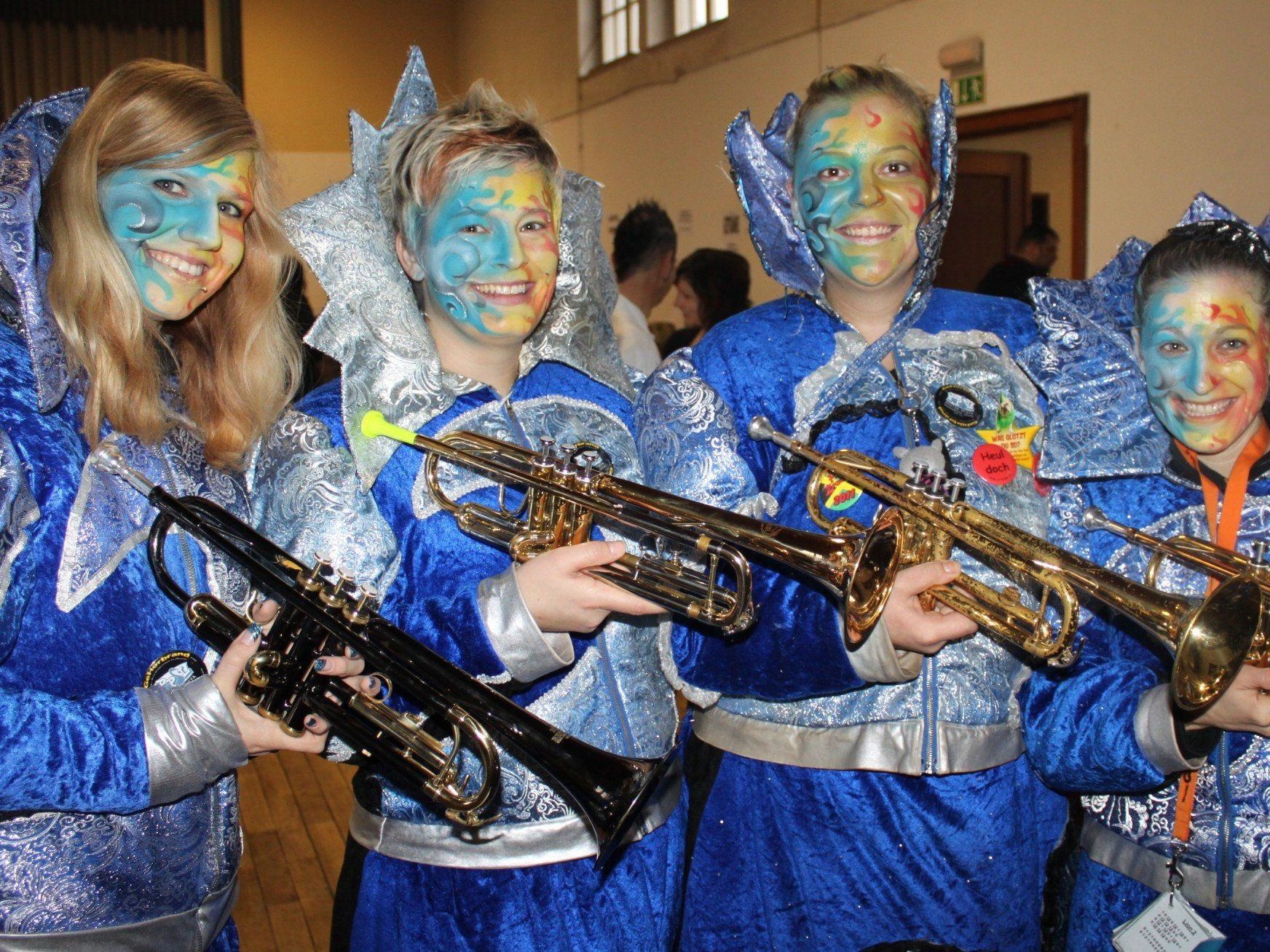 Die Guggenmusik „Pfütza-Pfiefa" lädt zur Narren-Messe mit Segnung der neuen Vereinsfahne und dem anschließenden gemütlichen Dämmerschoppen. Die Guggenmusik „Pfütza-Pfiefa" lädt zur Narren-Messe mit Segnung der neuen Vereinsfahne und dem anschließenden gemütlichen Dämmerschoppen.