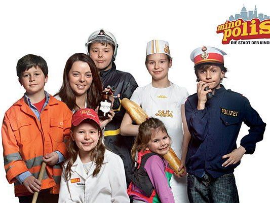 In der Kinderstadt schnuppern die kleinen spielend Job-Luft In der Kinderstadt schnuppern die kleinen spielend Job-Luft