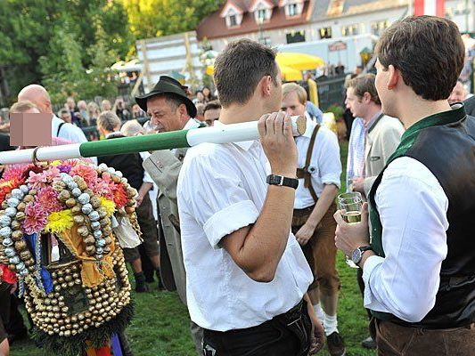 Am Neustifter Kirtag kam es zu gewalttätigen Zwischenfällen Am Neustifter Kirtag kam es zu gewalttätigen Zwischenfällen
