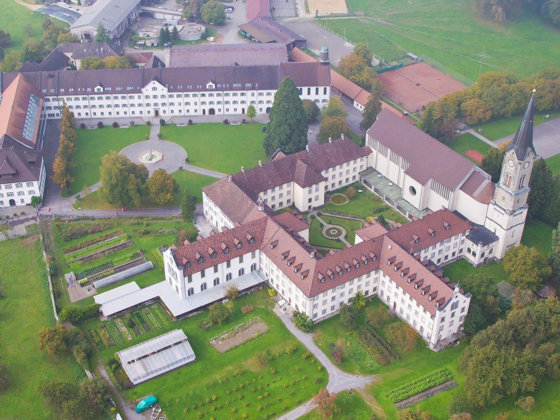 Einigung mit Missbrauchsopfer auf Entschädigung in nicht genannter Höhe. Einigung mit Missbrauchsopfer auf Entschädigung in nicht genannter Höhe.