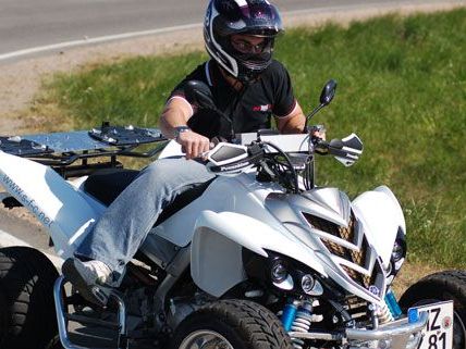 Mit einem Quad verunglückten ein Wiener und ein Linzer Mit einem Quad verunglückten ein Wiener und ein Linzer