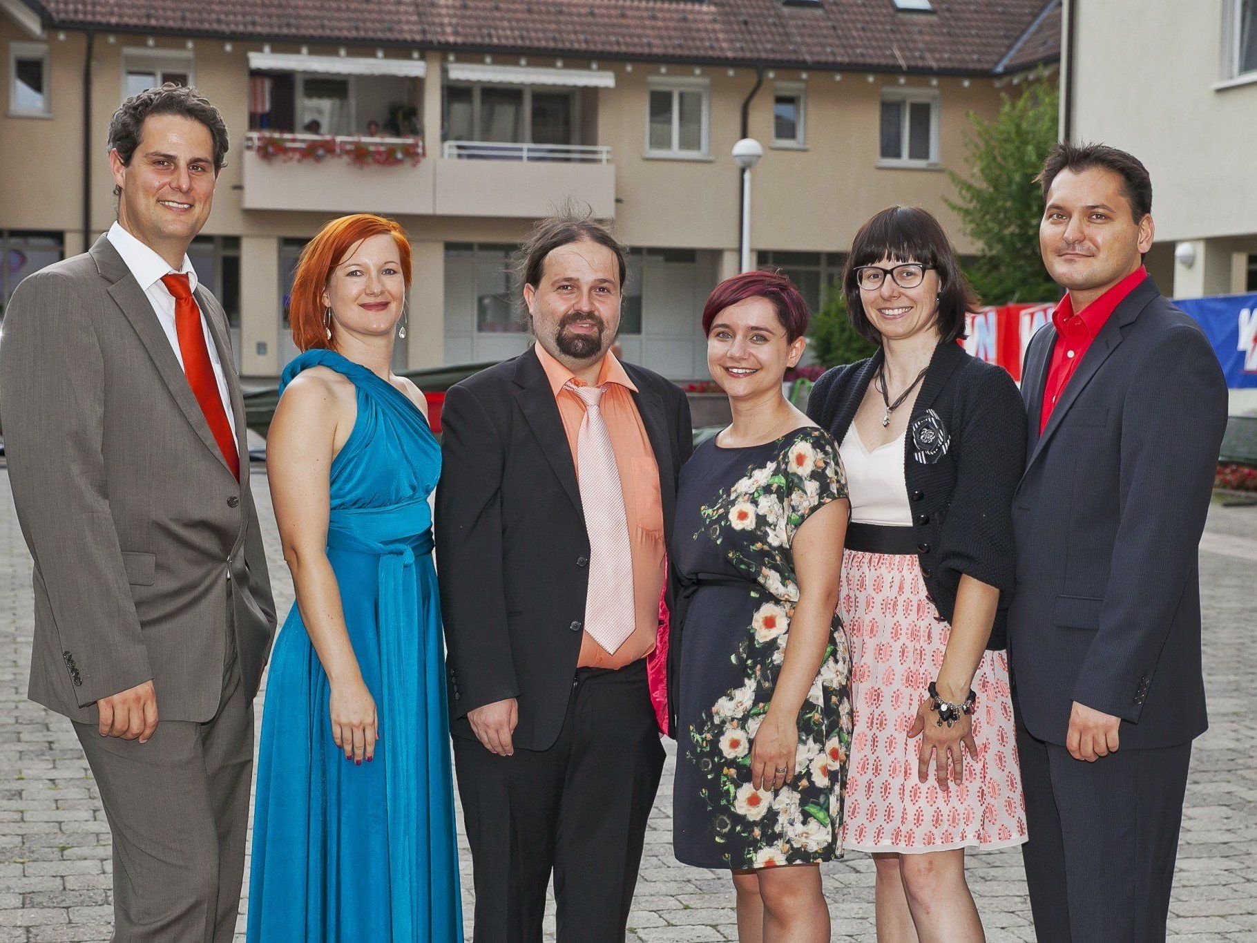 ALPINALE-Vorstand: Andreas Künz (l.) mit Alexander Strolz, Karin Bleiweiss, Obfrau Manuela Mylonas sowie Martina Stieglmeier und Johannes Rinderer. ALPINALE-Vorstand: Andreas Künz (l.) mit Alexander Strolz, Karin Bleiweiss, Obfrau Manuela Mylonas sowie Martina Stieglmeier und Johannes Rinderer.
