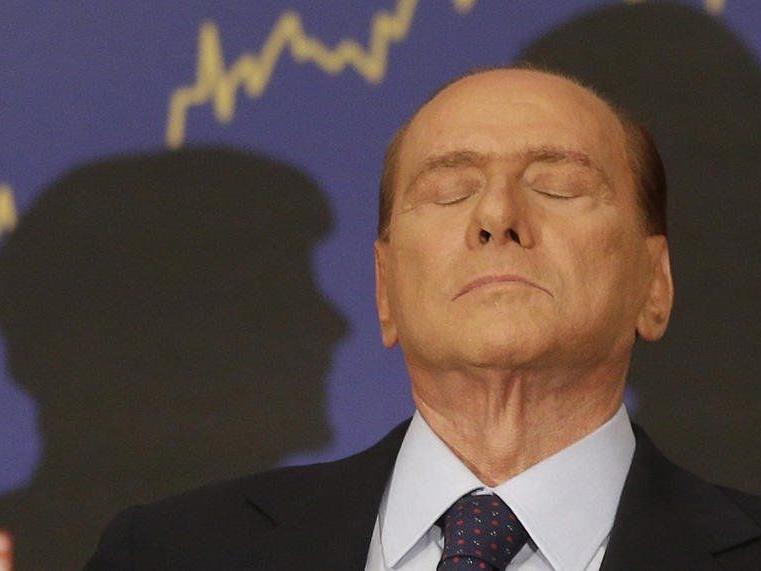 Berlusconis diplomatischer Pass wird im Außenministerium abgegeben