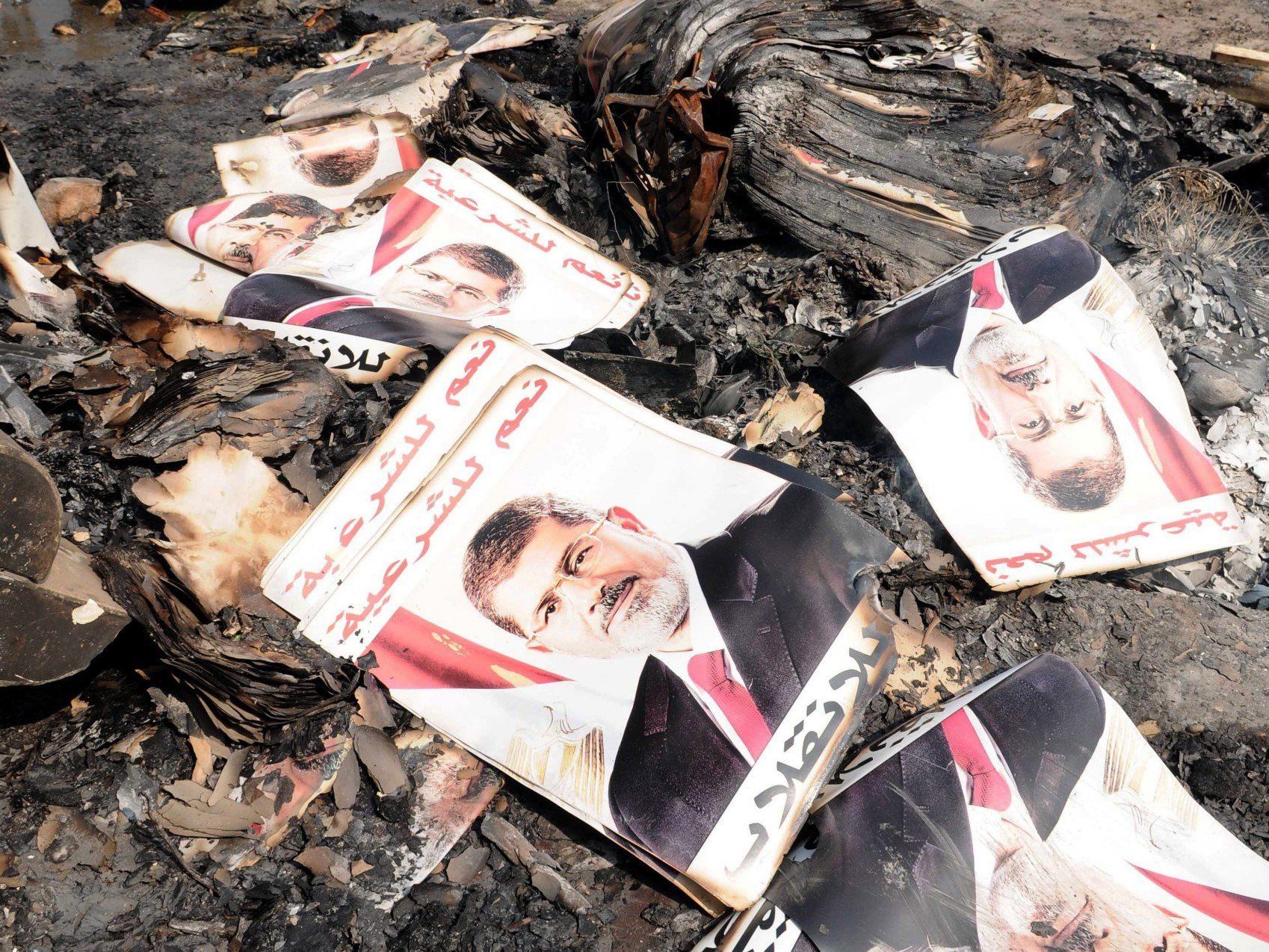 Ägypten nach Mursi-Sturz von Gewalt überschattet. Ägypten nach Mursi-Sturz von Gewalt überschattet.