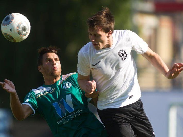 Linksfüßler Mathias Einsle ist wegen einer Knöchelverletzung für das Salzburg-Spiel noch fraglich. Linksfüßler Mathias Einsle ist wegen einer Knöchelverletzung für das Salzburg-Spiel noch fraglich.