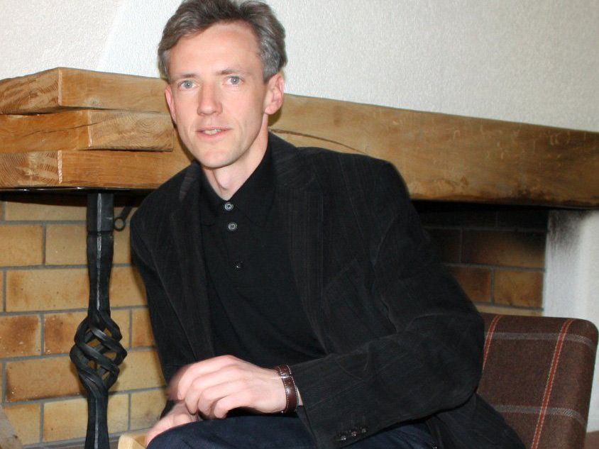 Gotthard Bilgeri liest sommerliche Texte aus der deutschsprachigen Literatur. Gotthard Bilgeri liest sommerliche Texte aus der deutschsprachigen Literatur.