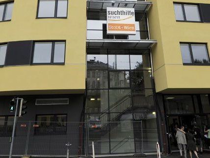 Mitarbeiter der Drogeneinrichtung halfen dem Verletzten nicht. Mitarbeiter der Drogeneinrichtung halfen dem Verletzten nicht.