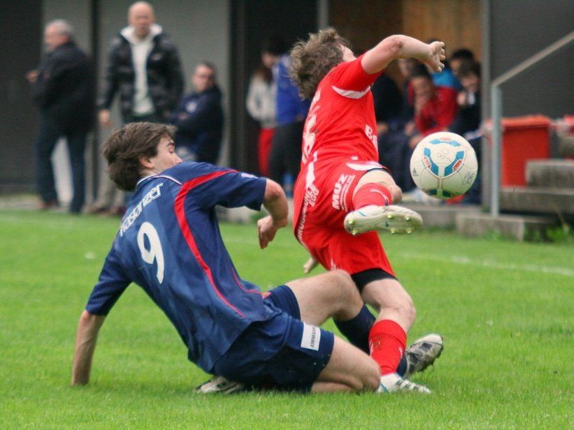 Nenzing Torjäger Sandro Decet traf gegen Bludenz zweimal ins Schwarze. Nenzing Torjäger Sandro Decet traf gegen Bludenz zweimal ins Schwarze.
