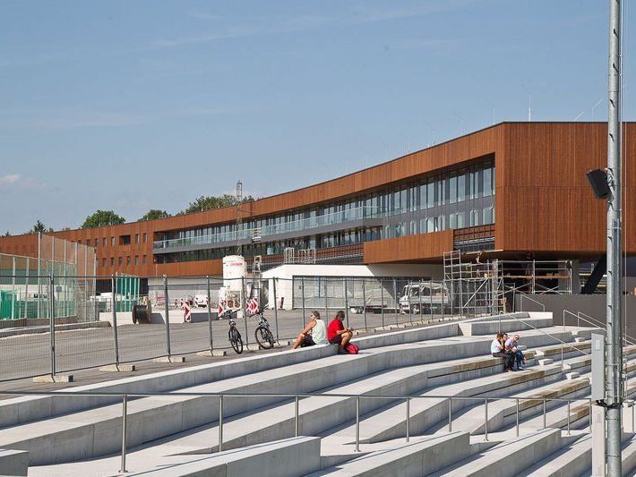 Auch die Arbeiten am Parkplatz und an der Umzäunung haben bereits begonnen. Auch die Arbeiten am Parkplatz und an der Umzäunung haben bereits begonnen.