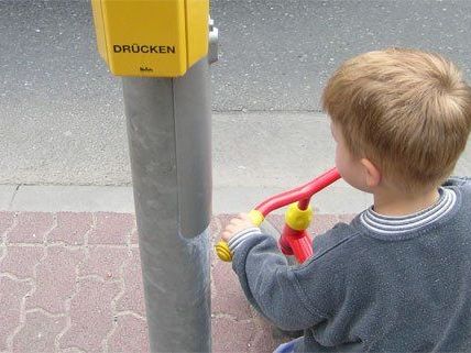 Kleinkind lief alleine durch Bad Aussee Kleinkind lief alleine durch Bad Aussee