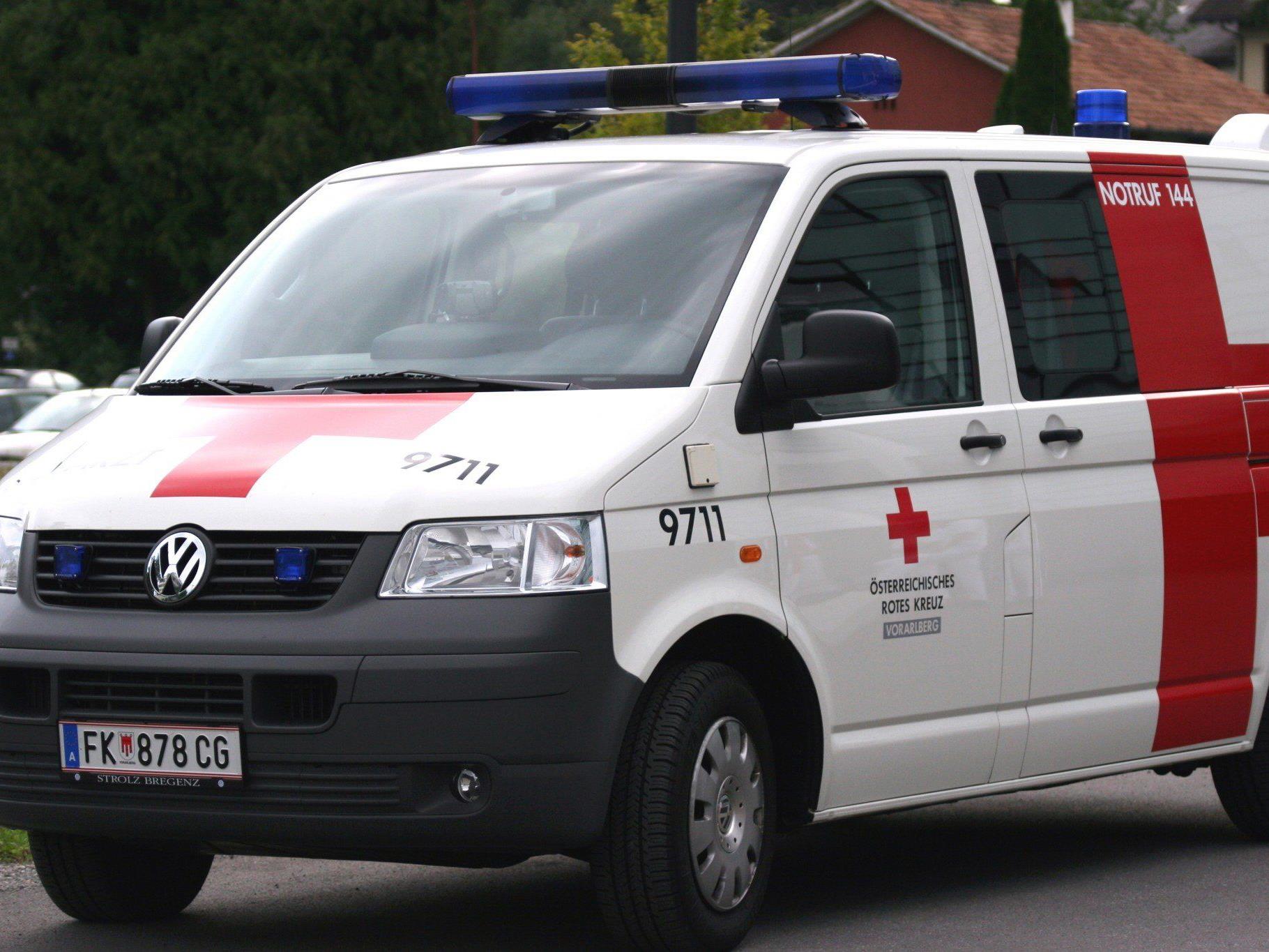 Verletzter wurde mit der Rettung ins LKH Feldkirch gebracht.